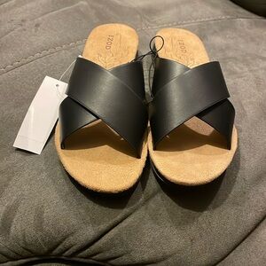 Izod Sandals